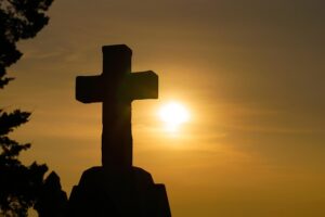 cross, sunset, silhouette, god, religion, christianity, religious, christian, spirituality, faith, belief, christ, hope, prayer, spiritual, worship, pray, sunlight, love, nature, catholicism, church, forgiveness, salvation, sunrise, symbol
